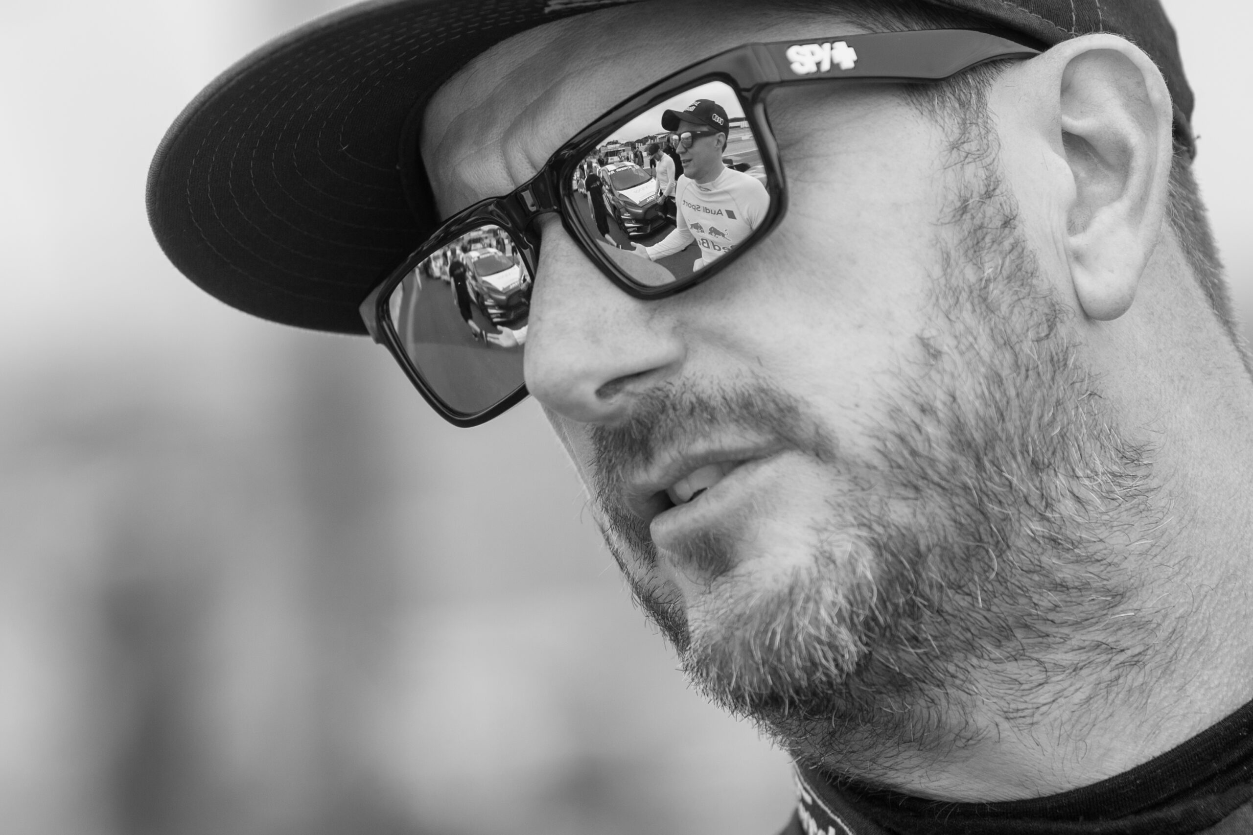 КЕН БЛОК (KEN BLOCK): СЛЕДИТЕ, КОИТО ОСТАВИ В СВЕТА НА АВТОМОБИЛИТЕ И ШОУ БИЗНЕСА