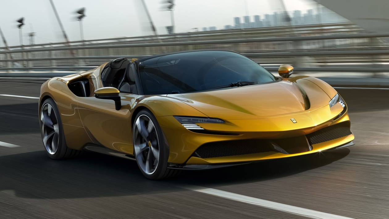 ПРИСТИГА НОВОТО FERRARI SF90 SPIDER: ХИБРИД С 986 К.С.